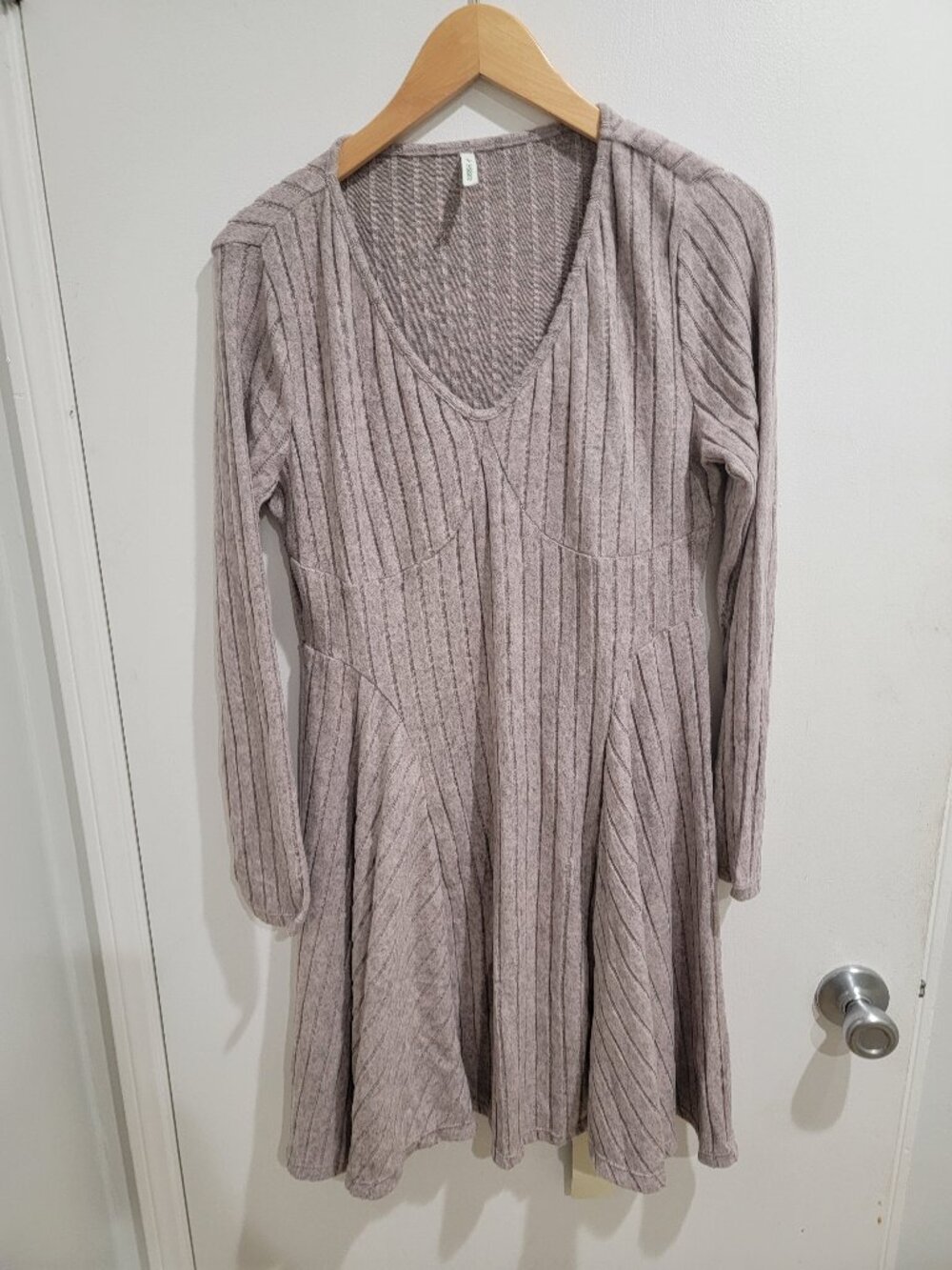 Halara V-Neck Rib Knit Long-Sleeve Sweater Dress Size L Taupe color